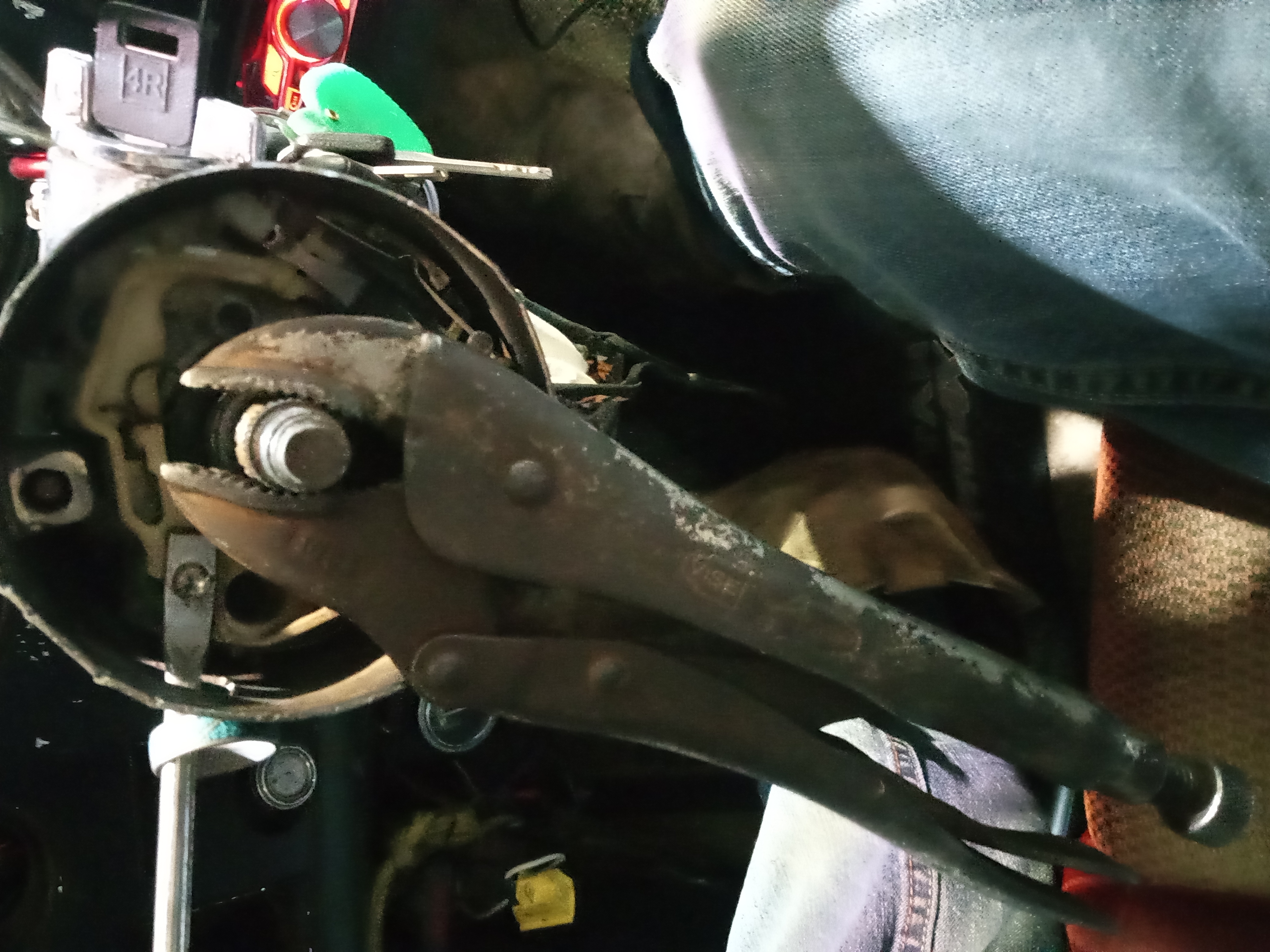 Vise grip steering