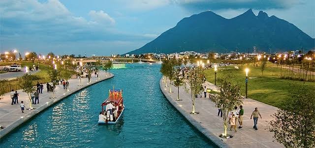 Paseo Sta Lucía En Monterrey