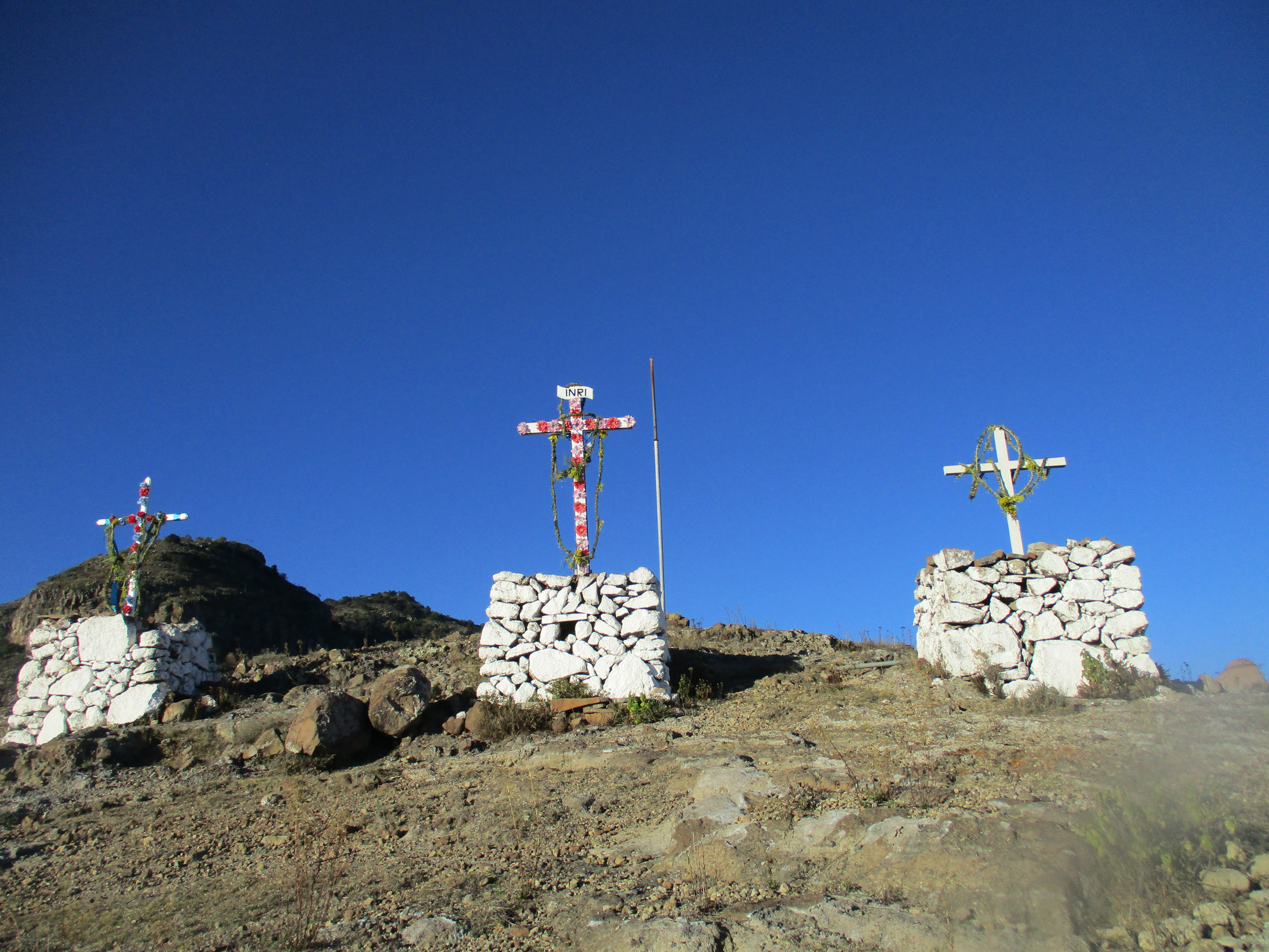 Las cruces en lo alto