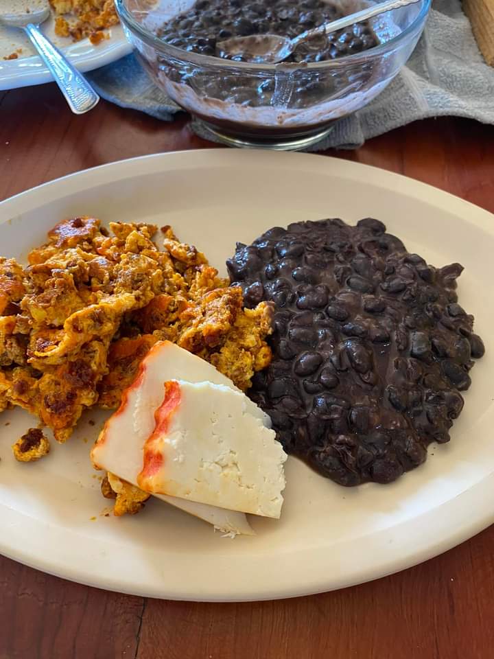 Huevito y frijoles