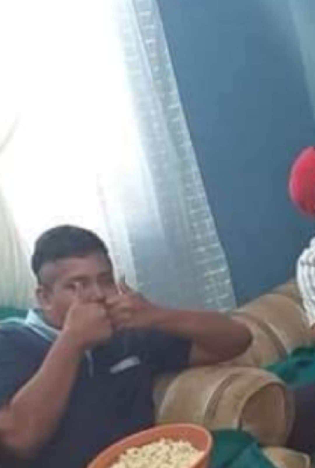 Prude Feliz por sus palomitas