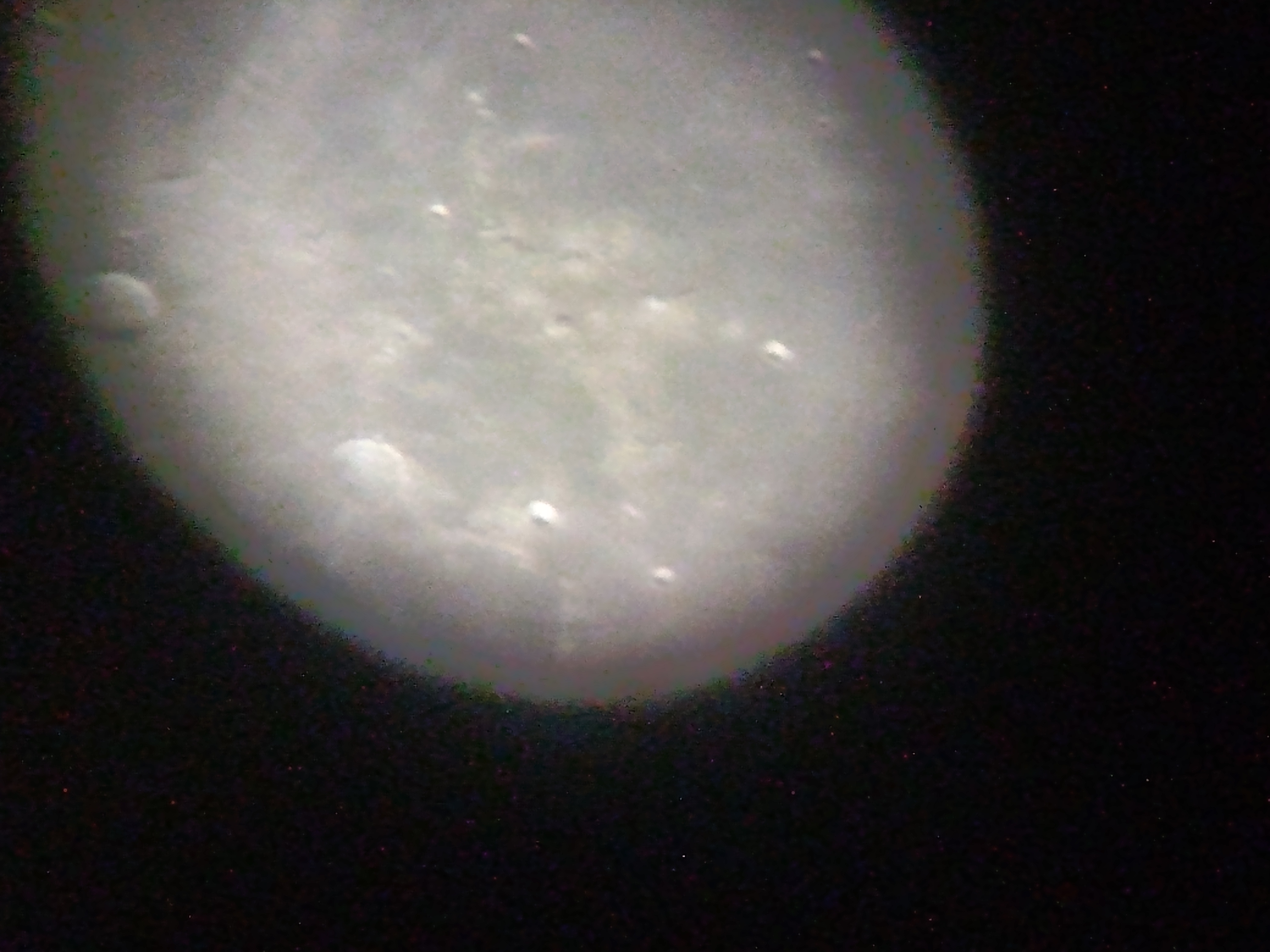 Luna a través de Telescopio.