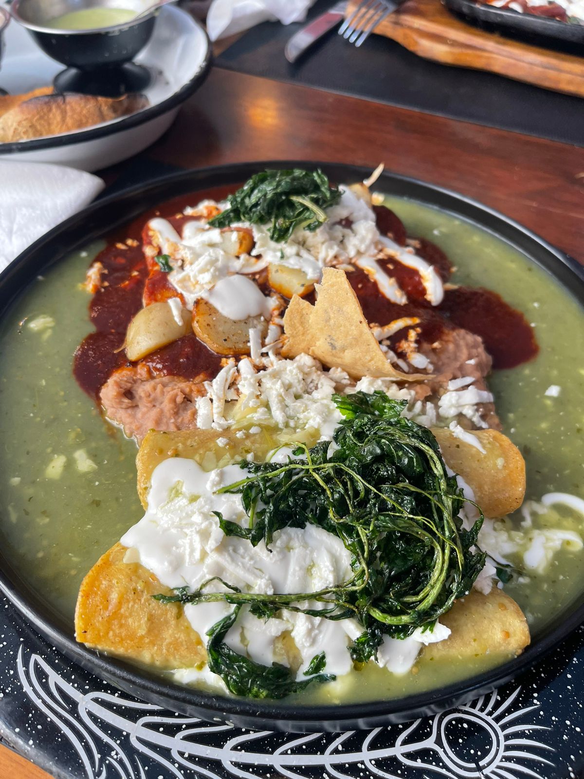 Sopes en salsa verde