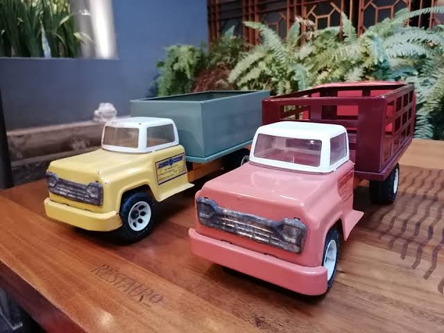 Camioncitos de metal