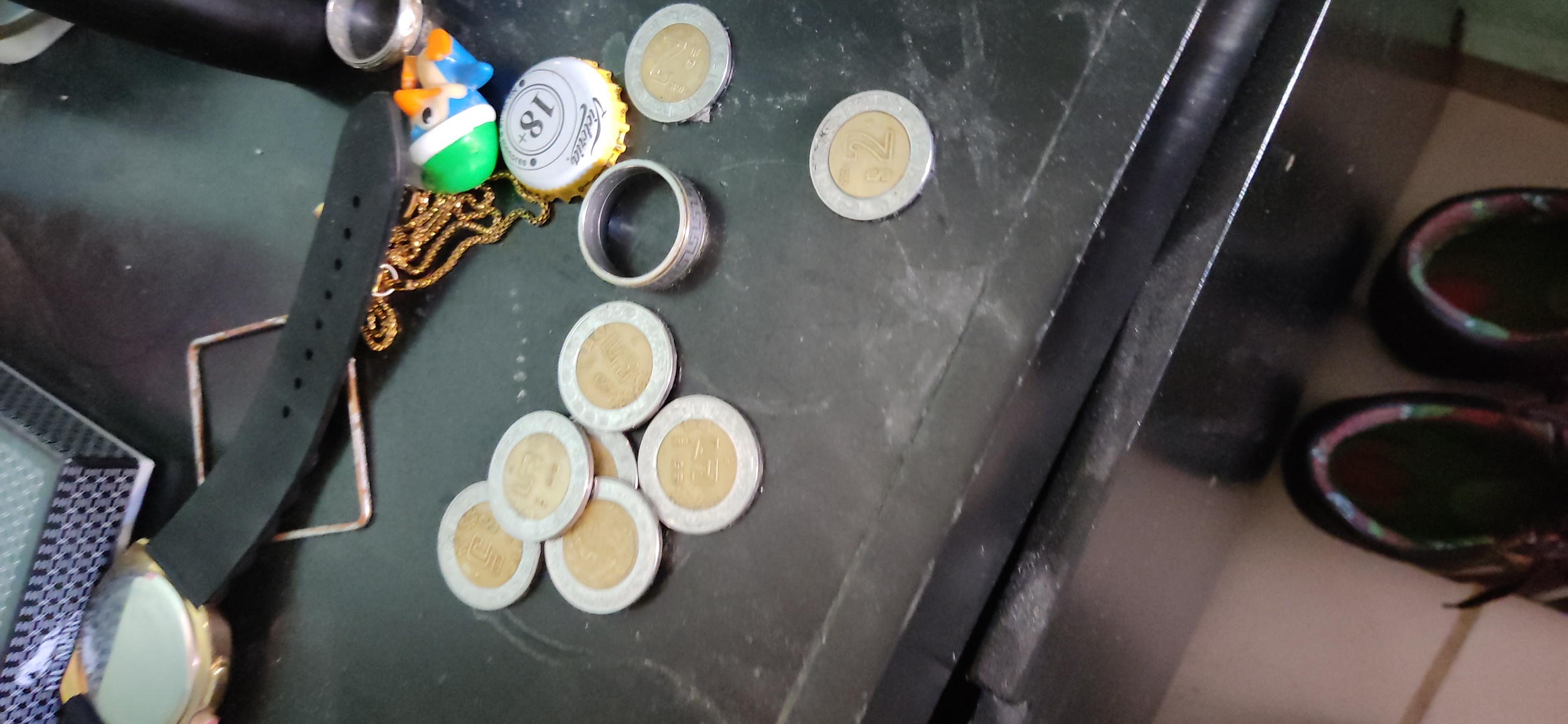 Monedas en el buro