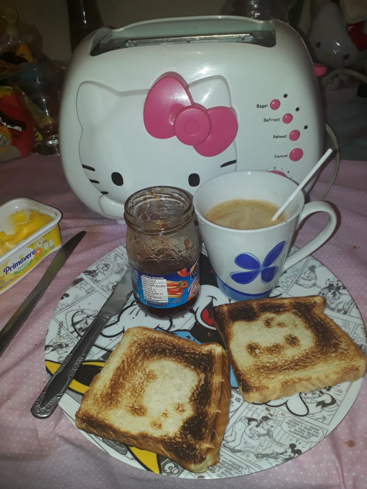 Kitty desayuno