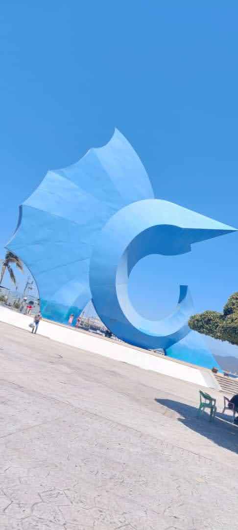 Monumento en Manzanillo Colima