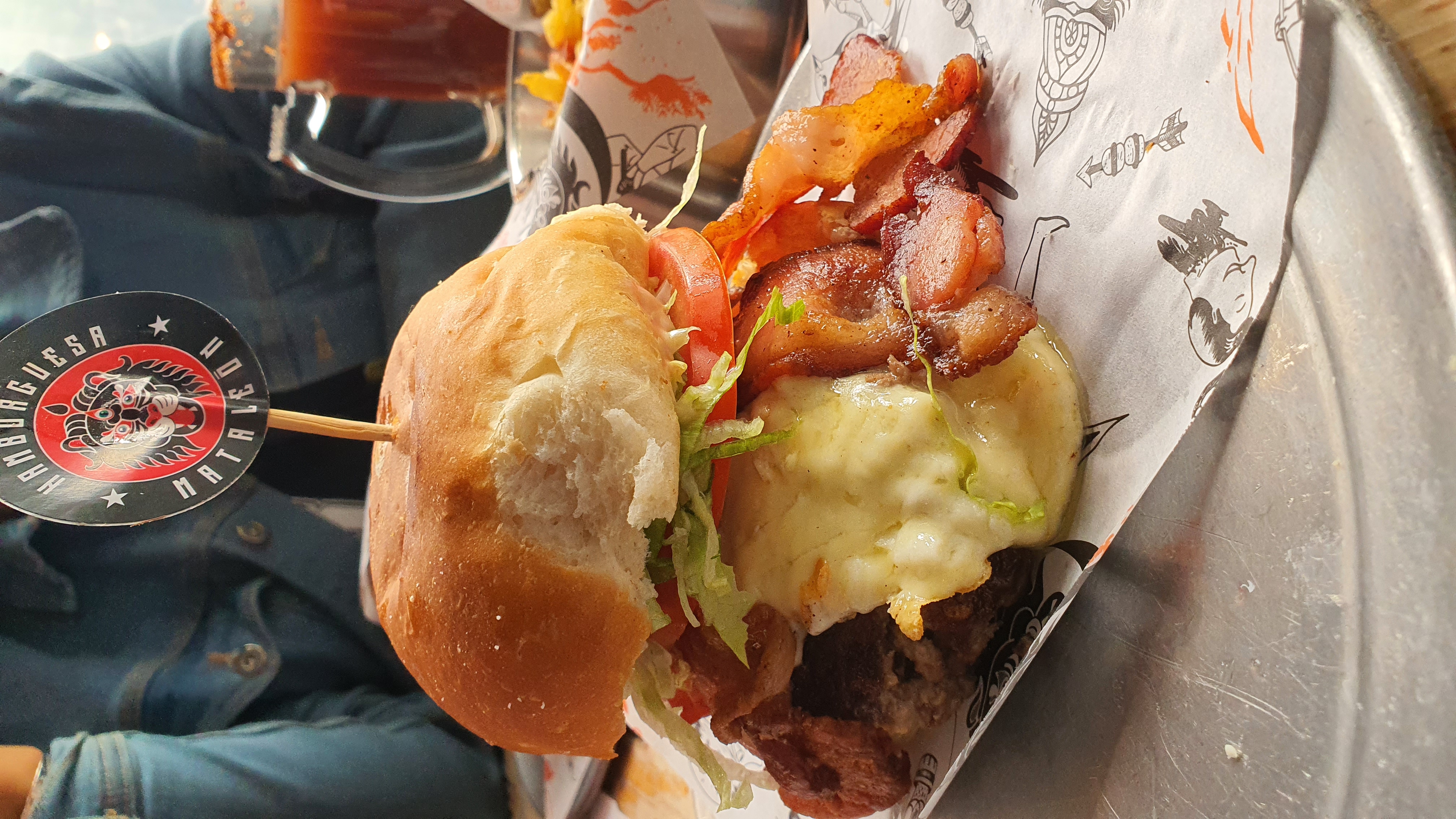 Hamburguesa, tocino y queso