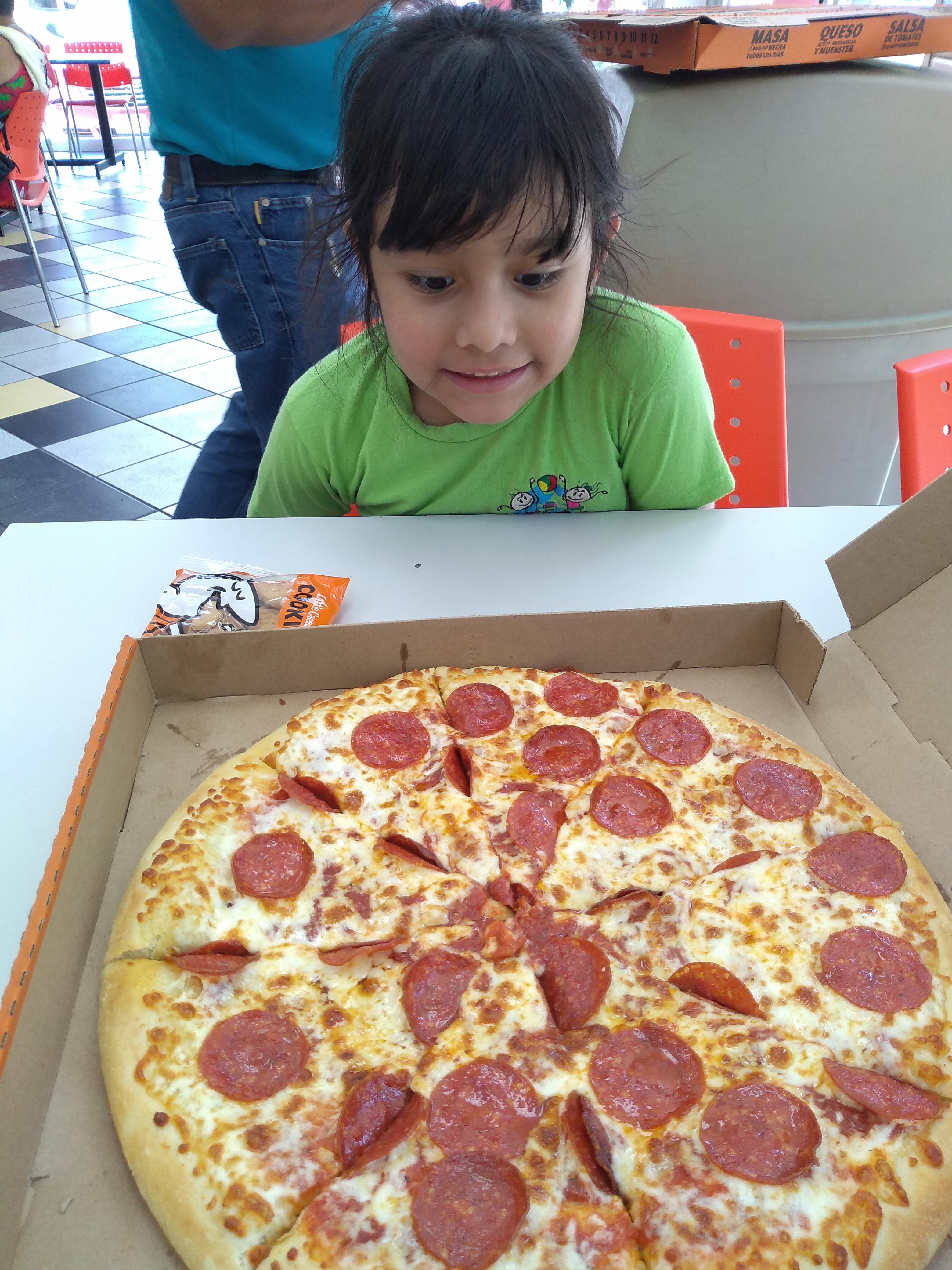 Shannon con hambre de pizza.