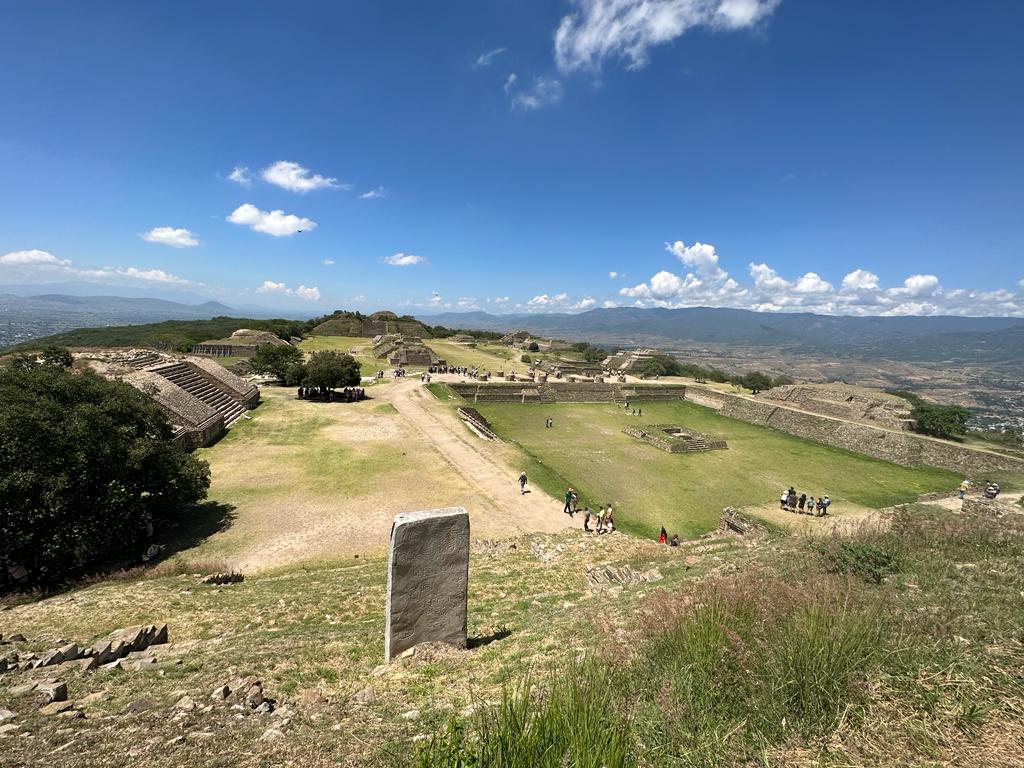 Monte Alban Bajo el Sol