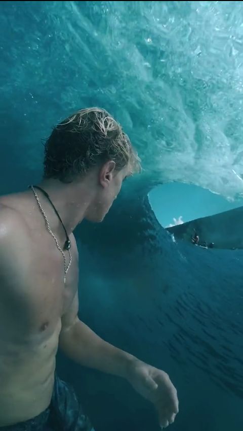 Surfing Dentro de una Ola
