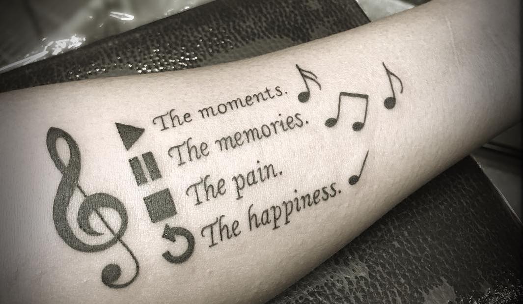 Tatuaje con simbolismo de música